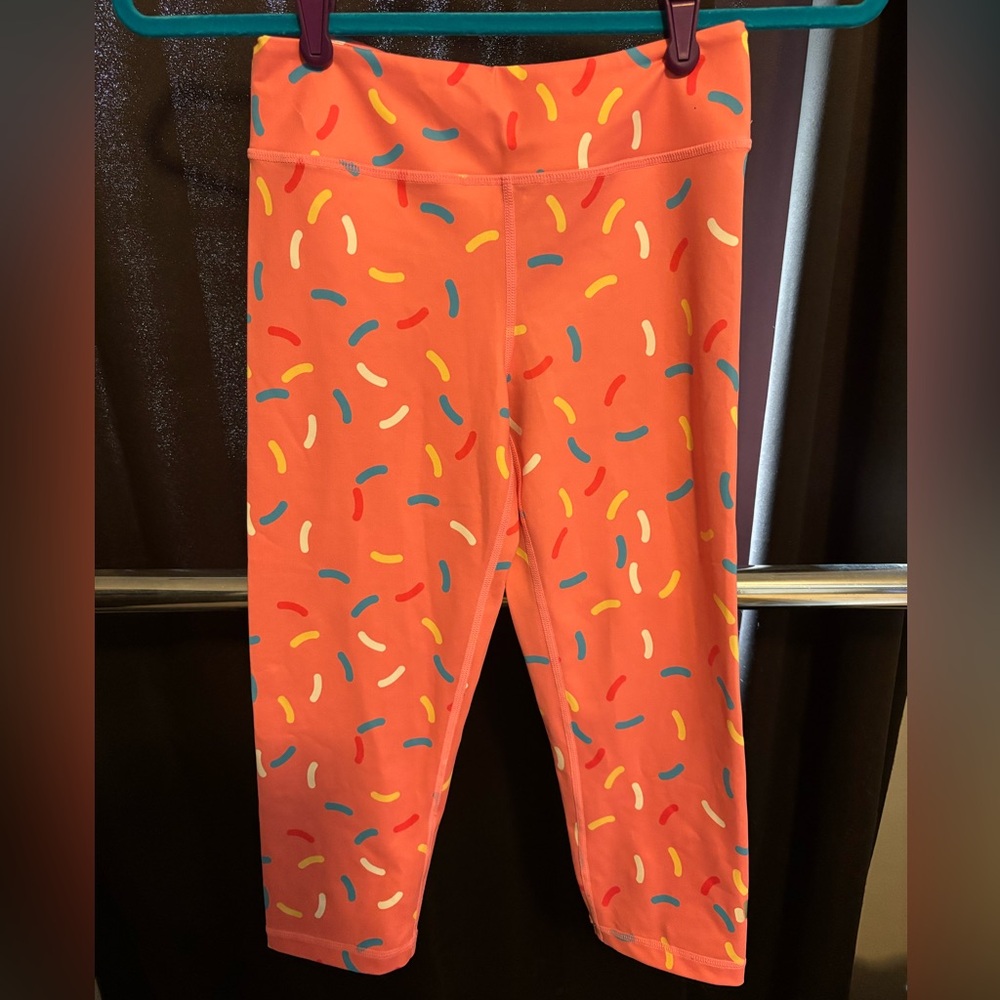 Feed Me Fight Me capri sprinkle legging new size small
